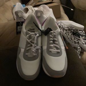 Athletic shoes best deal never worn